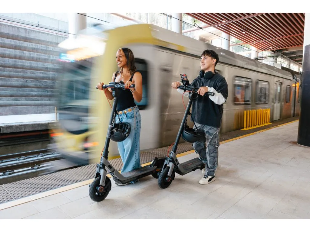 Elektricni Trotinet SEGWAY NINEBOT E3 E Silver Slika 4