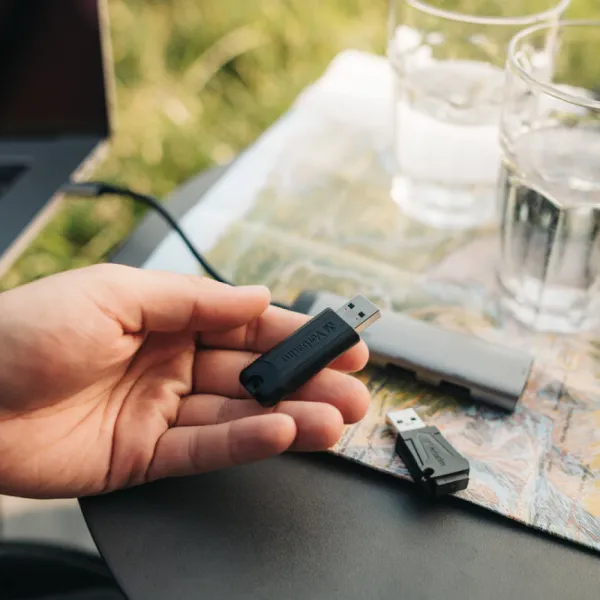 Flash USB 32GB Verbatim 3.0 PinStripe Slika 4