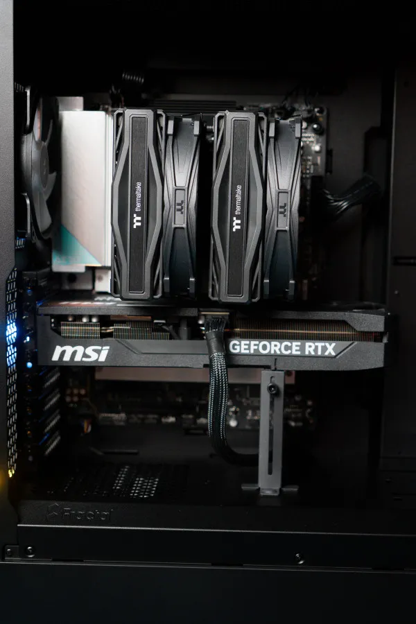 DSC - Powered by Kingston Računar DSCL Ryzen 9 7900X/64GB/M.2 2TB/RTX5080 16GB/1050W Slika 2