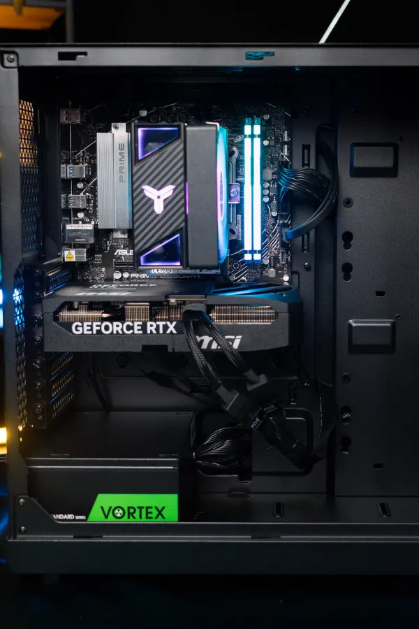 DSC - Powered by Kingston Računar DSCL Ryzen 9 7900X/64GB/M.2 2TB/RTX5080 16GB/1050W Slika 4