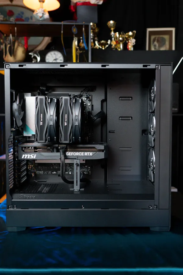 DSC - Powered by Kingston Računar DSCL Ryzen 9 7900X/64GB/M.2 2TB/RTX5080 16GB/1050W Slika 6