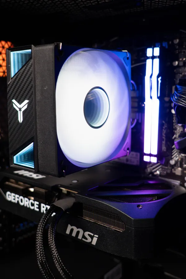 DSC - Powered by Kingston Računar DSCL Ryzen 9 7900X/64GB/M.2 2TB/RTX5080 16GB/1050W Slika 2