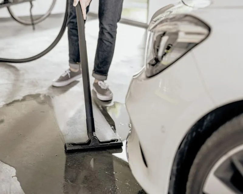 KARCHER WD 4 (V-20-5-22) Usisivač za suvo i mokro usisavanje sa izduvavanjem (1.628-209.0) Slika 9