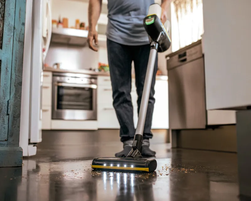 KARCHER VC 6 Štapni usisivač sa posudom beli Slika 7