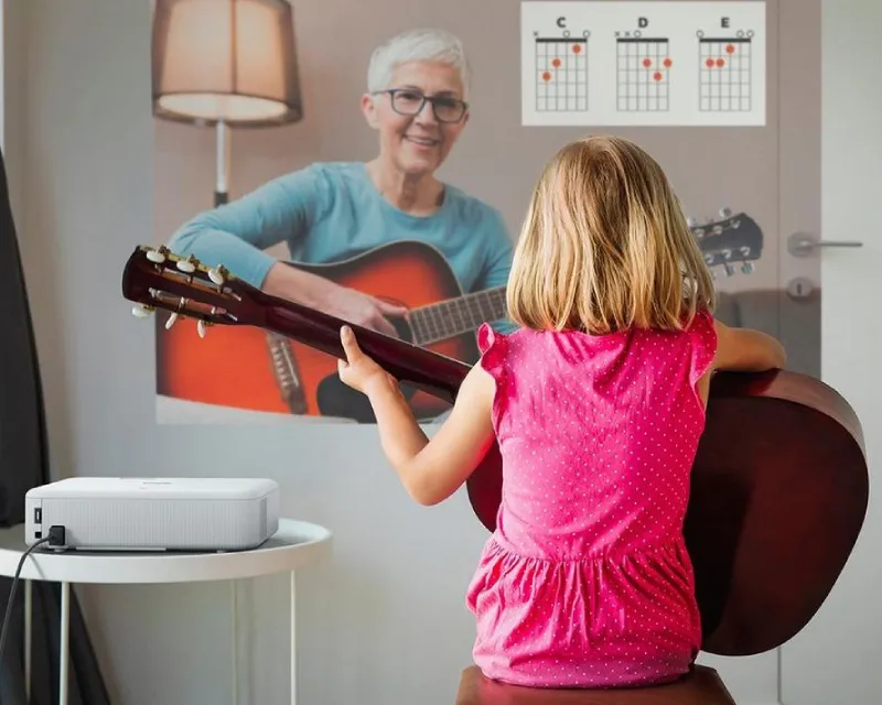 EPSON CO-FH02 prenosivi Lamp Full HD 3000 ANSI lumena WiFi Android TV projektor Slika 7