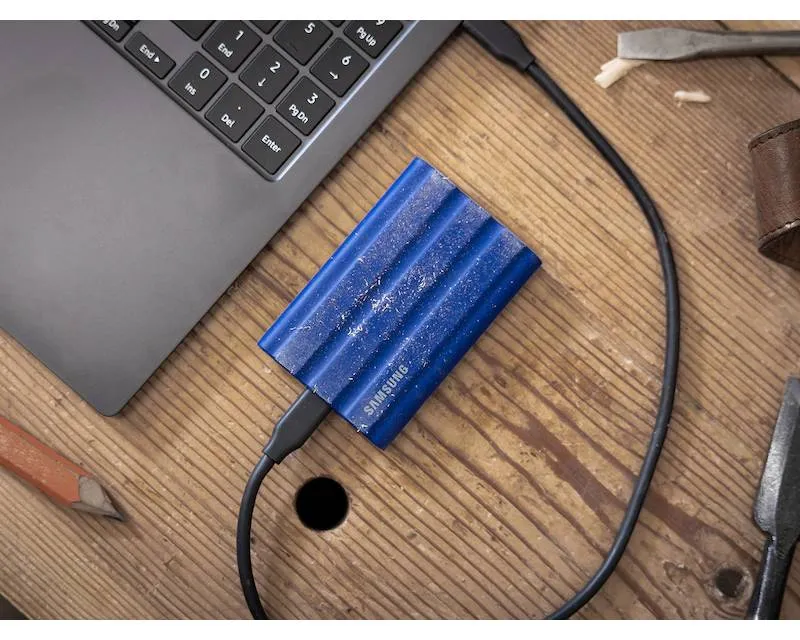 SAMSUNG Portable T7 Shield 4TB crni eksterni SSD MU-PE4T0S Slika 4