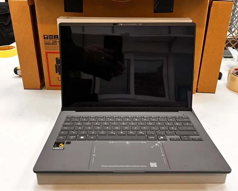 ASUS ZenBook 14 OLED UX3407RA-QD010W (14 inča WUXGA OLED, Snapdragon X Elite X1E, 32GB, SSD 1TB, Win11 Home) laptop Slika 9