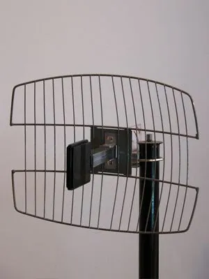 ReinkJet Antena Wireless WGR24-15DB 2.4GHz, 16dbi, 395x310mm, 75om sa koaksijalnim kablom 15m Slika 1