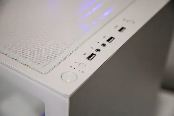 UGD Kuciste Stealth 3333 ATX, staklena prednja i bocna strana, ugradjen 1x ARGB kuler, Belo Slika 5