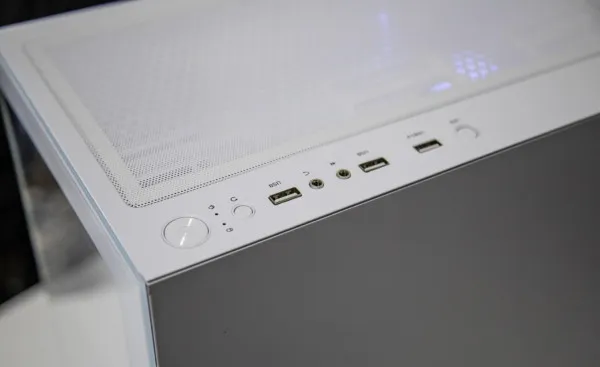 UGD Kuciste Stealth 3333 ATX, staklena prednja i bocna strana, ugradjen 1x ARGB kuler, Belo Slika 4