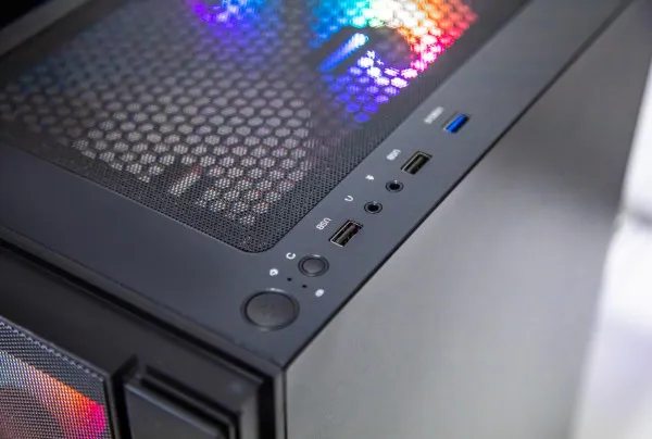 UGD Kuciste Hammer 3313, ATX, providna stranica, ugradjena 4xRGB kulera, Crno Slika 2