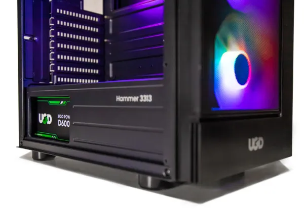 UGD Kuciste Hammer 3313, ATX, providna stranica, ugradjena 4xRGB kulera, Crno Slika 1