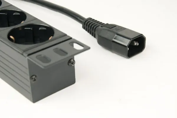 GEMBIRD EG-PDU-014-C14 Gembird C14 Produzni kabl sa zastitom 8 uticnica 10A, PDU 1U, aluminium, 3m Slika 3
