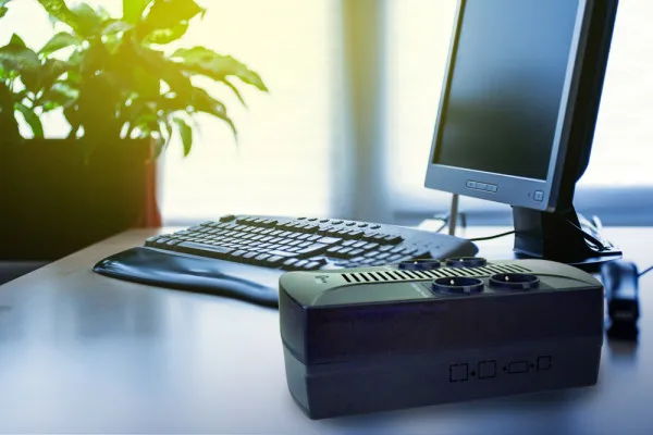 EG-UPS-002 Gembird UPS sa stabilizatorom 850VA 510W 4xschuko Slika 3