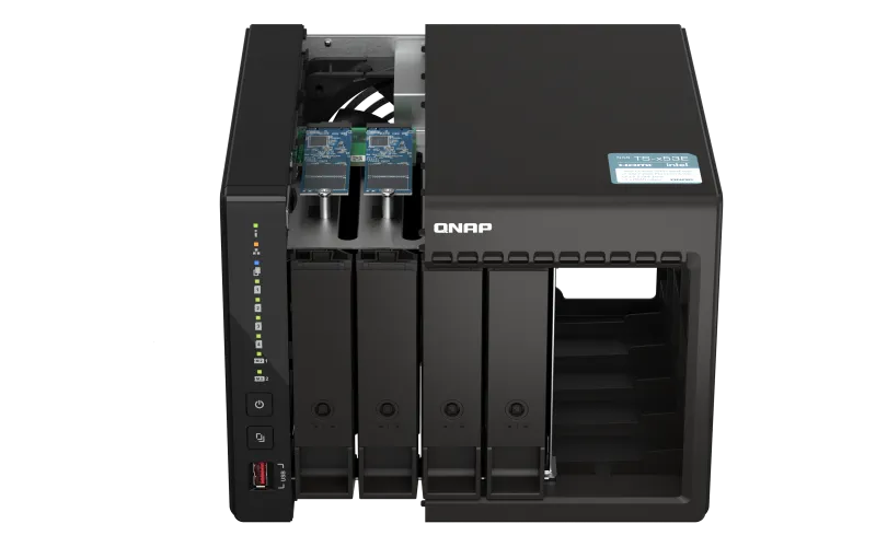 QNAP TS-453E-8G NAS Storage Slika 1