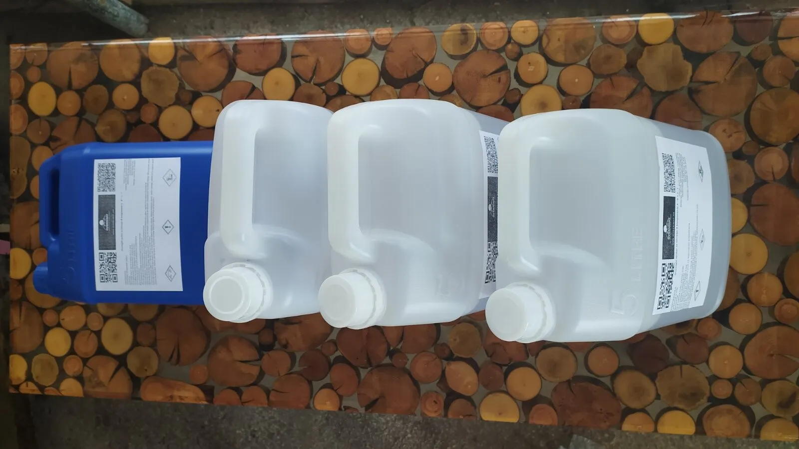 Epoksidna smola za nalivanje 20kg (15kg smola + 5kg učvršćivač) Slika 1