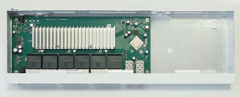 Mikrotik CRS326-24G-2S+RM Slika 2