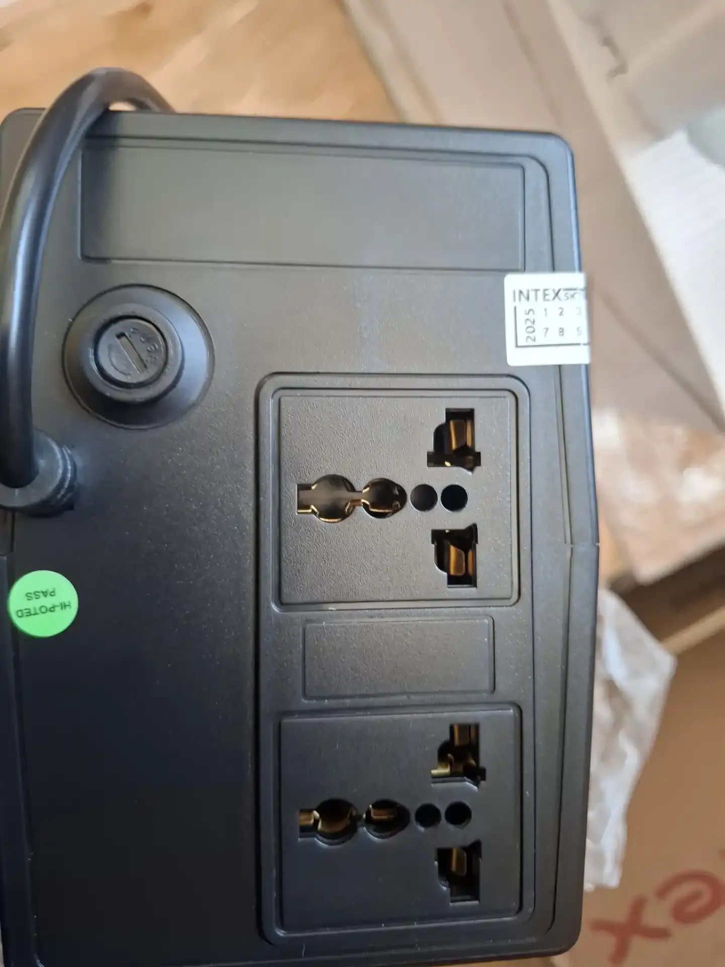 UPS Intex IT-1050/1000VA/500W Slika 2
