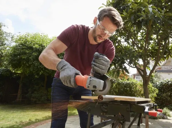 BLACK & DECKER BEG010 Ugaona brusilica 115 mm Slika 2