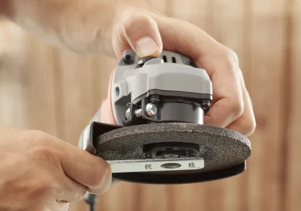 BLACK & DECKER BEG010 Ugaona brusilica 115 mm Slika 3
